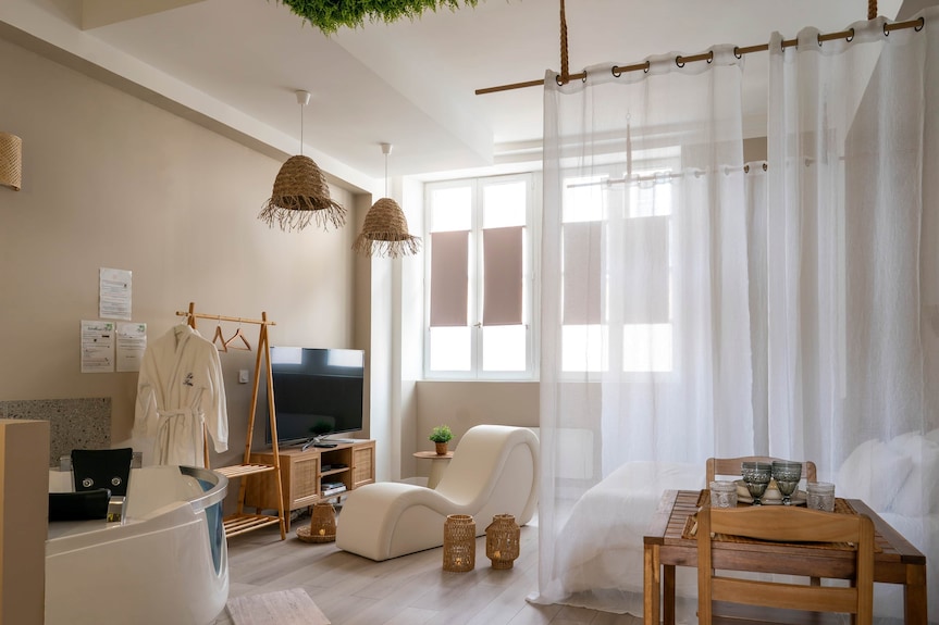 Sensual Suite And Balneotherapy - Nemours