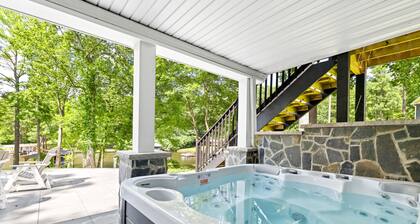 Lakefront 4BR, Hot Tub, Kayaks, Paddleboards, Fire pit, Fireplace