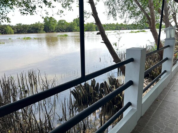 Room, 1 Bedroom, Accessible, Smoking | Property grounds