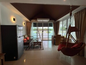 Shared Dormitory, 1 Bedroom, Accessible, Smoking | Ruang tamu