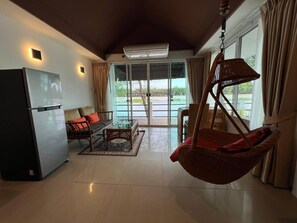 Dormitório compartilhado, 1 quarto, acessível, para fumantes | Sala de estar