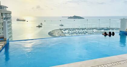 Blue Loft 14th floor, Jacuzzi, Sauna, Turkish bath, swimming pool, gym, spa, bar.