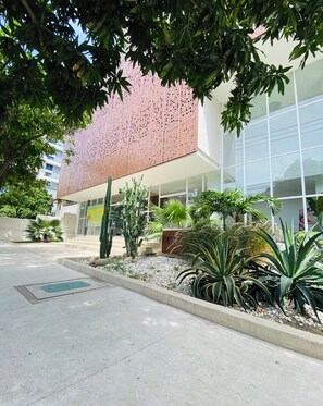 Property grounds - Blue Loft 14th floor, Jacuzzi, Sauna, Turkish bath, swimming pool, gym, spa, bar. (Santa Marta)