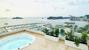 A rooftop terrace with a hot tub, potted plants, and a view of a marina with boats and islands. - Blue Loft 14th floor, Jacuzzi, Sauna, Turkish bath, swimming pool, gym, spa, bar. (Santa Marta)