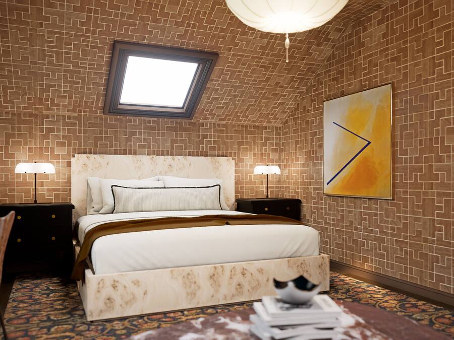 Un dormitorio con techo de ladrillo, tragaluz, cama con ropa blanca, dos mesitas de noche con lámparas, una silla y un cuadro abstracto grande en la pared.