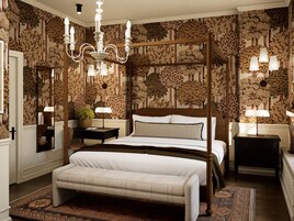 Premium bedding, pillowtop beds, free WiFi, bed sheets