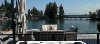 Lakefront Retreat with Private Dock's, Stunning views, Fireplaces and hot tub!