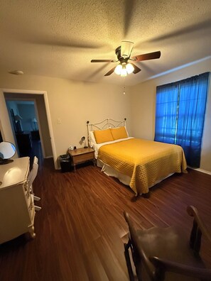 4 chambres, fer et planche à repasser, Wi-Fi, literie fournie