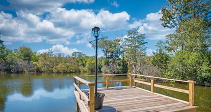 Lakefront Home with Outdoor Pool Table, Firepit, and Grill in Jacksonville