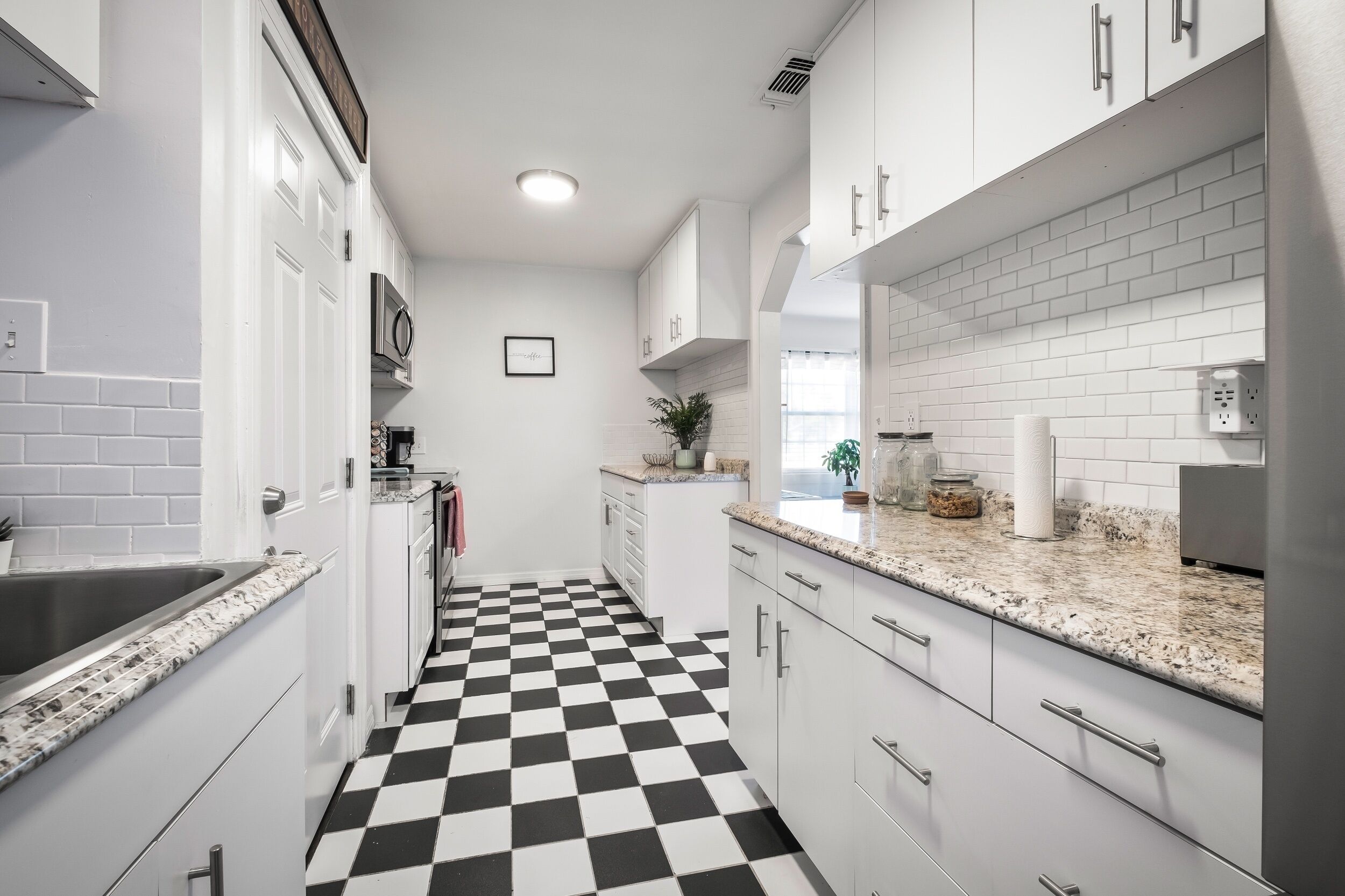 Microondas, horno y placa de cocina