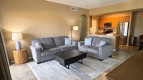 East Mesa 3 Bedroom Condo in Gated Community with Pool, Hot Tub, and Balcony