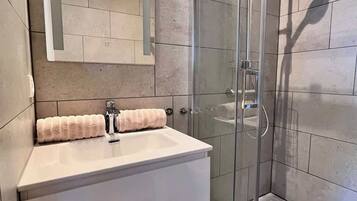 Een douche, een haardroger