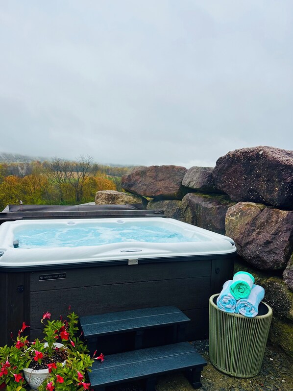 مغطس سبا خارجي