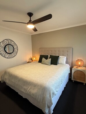 3 bedrooms, iron/ironing board, WiFi, bed sheets