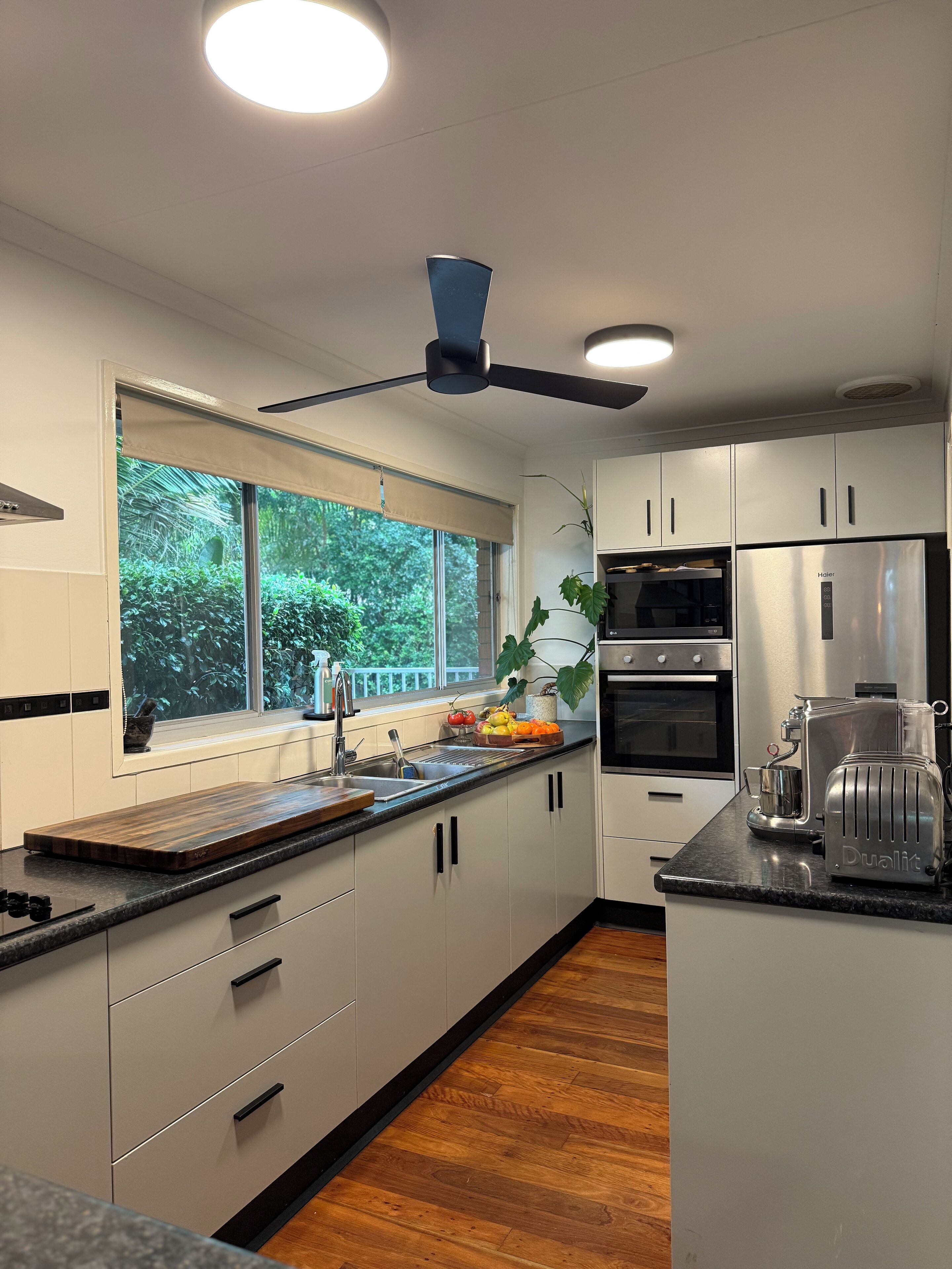 Microondas, horno, parrilla de estufa y lavavajillas 