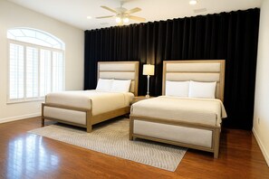 4 habitaciones, tabla de planchar con plancha, wifi y ropa de cama 