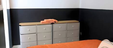 1 Schlafzimmer, Bügeleisen/Bügelbrett, Bettwäsche