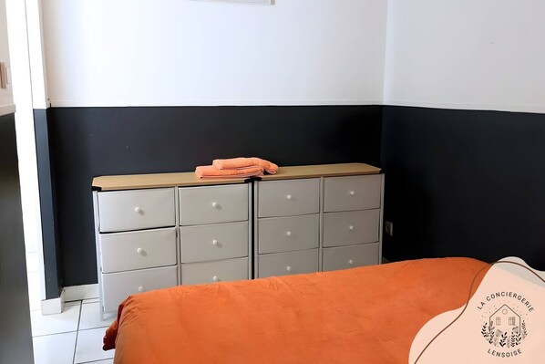 1 bedroom, iron/ironing board, bed sheets