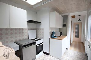 Frigorífic, microones, forn i placa de cuina 