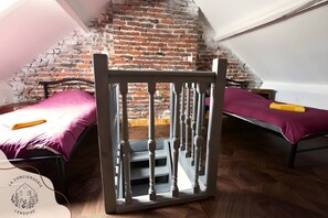 4 habitaciones, tabla de planchar con plancha, wifi y ropa de cama