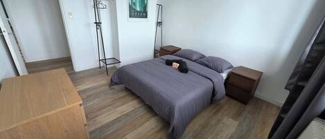 2 bedrooms, travel crib, WiFi, bed sheets