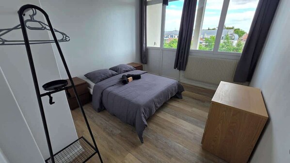 2 bedrooms, travel crib, WiFi, bed sheets