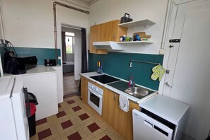 Fridge, microwave, oven, dishwasher