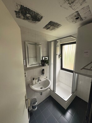 Double Room | Bathroom - Restaurant Motel Friesdorfer Hof (Bonn)