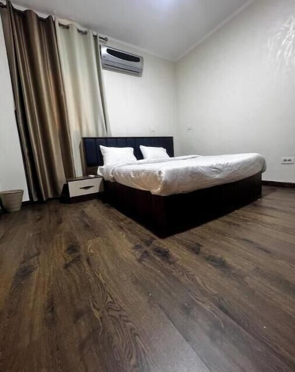 3 bedrooms, WiFi, bed sheets