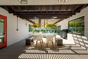 تناول الطعام بالخارج