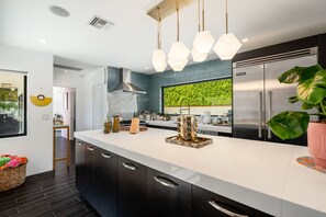 Fridge, microwave, oven, stovetop - Casa Colibri - Tennis Club Elegance with Pool, Spa & Mountain Views (Palm Springs)