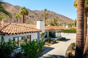 Exterior - Casa Colibri - Tennis Club Elegance with Pool, Spa & Mountain Views (Palm Springs)