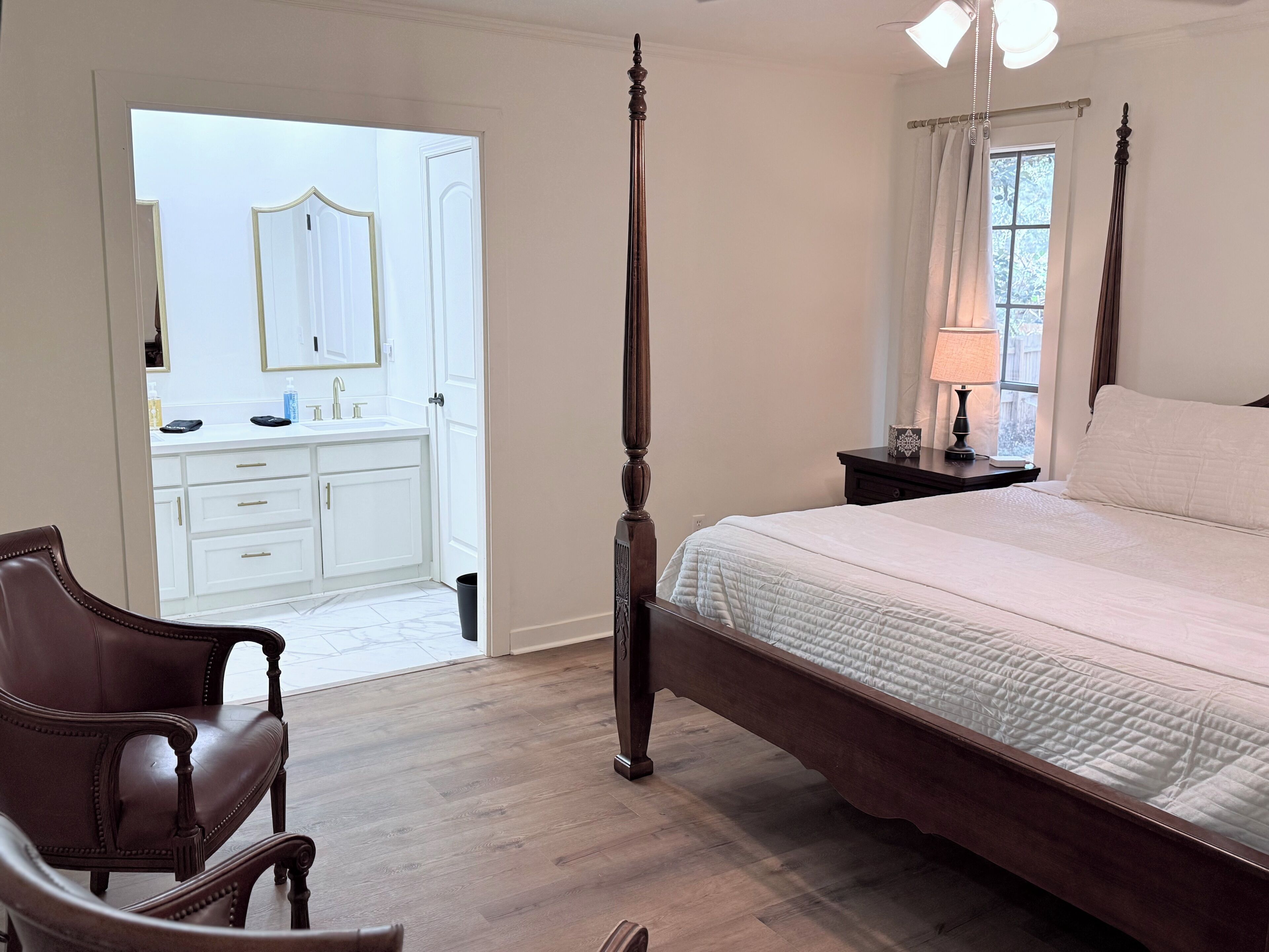 5 bedrooms, iron/ironing board, WiFi, bed sheets