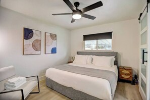 4 bedrooms, iron/ironing board, WiFi, bed sheets
