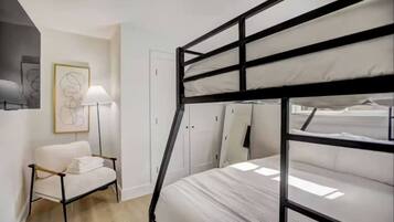 4 bedrooms, iron/ironing board, WiFi, bed sheets