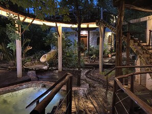 Outdoor spa tub - Tulum Jungle House with Swimming Pool - Relax and Spiritual Connection (Macario Gómez)
