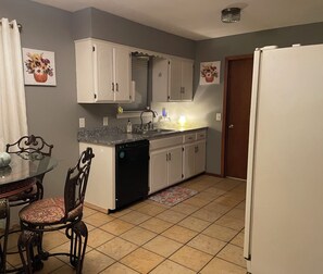 Mikrowelle, Ofen, Herdplatte, Geschirrspüler