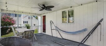 Seaside Serenity - Quiet location with screened porch!
