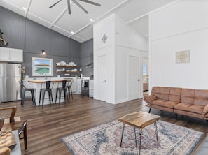 Smart TV - New Construction Gulf-Front Getaway in Sargent (Sargent)