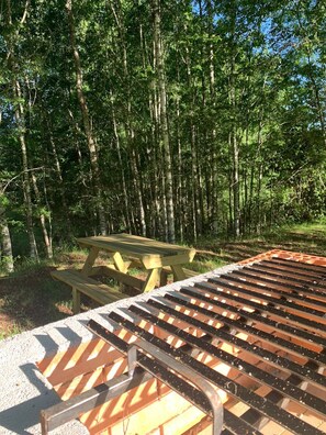 Outdoor dining - ¨Refugio Pulli¨ Cozy cottage in the countryside for 2 adults 1 child. (Villarrica)