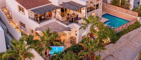 المنشأة من الخارج