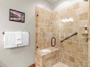 Dusche, Haartrockner, Handtücher