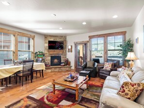 Smart-TV, Kamin, DVD-Player, Videothek