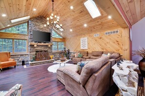 Téléviseur connecté, foyer, jeux vidéo, lecteur de DVD