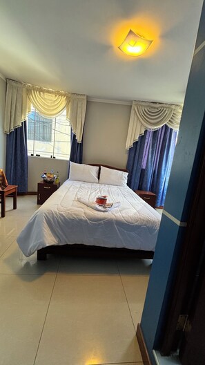 10 bedrooms, iron/ironing board, internet, bed sheets - Lodging with private bathroom (Cajamarca)