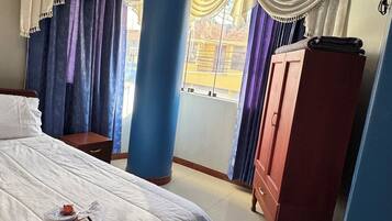 10 bedrooms, iron/ironing board, internet, bed sheets