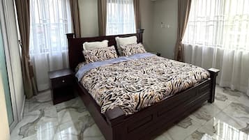 2 habitaciones, escritorio, tabla de planchar con plancha y wifi gratis