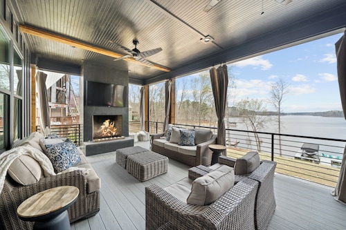 NEW Stunning Lakefront • Heated Pool • Spa • Game Room • Putting Green • Dock