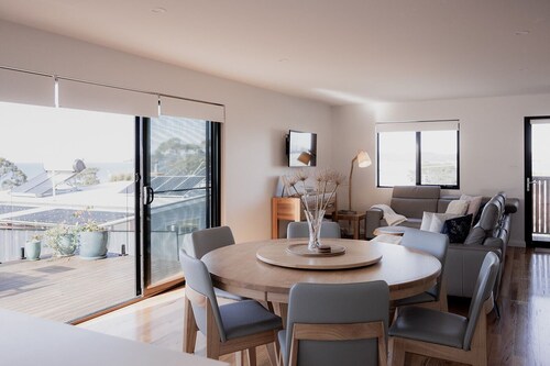 Serene Vista Retreat in Primrose Sands