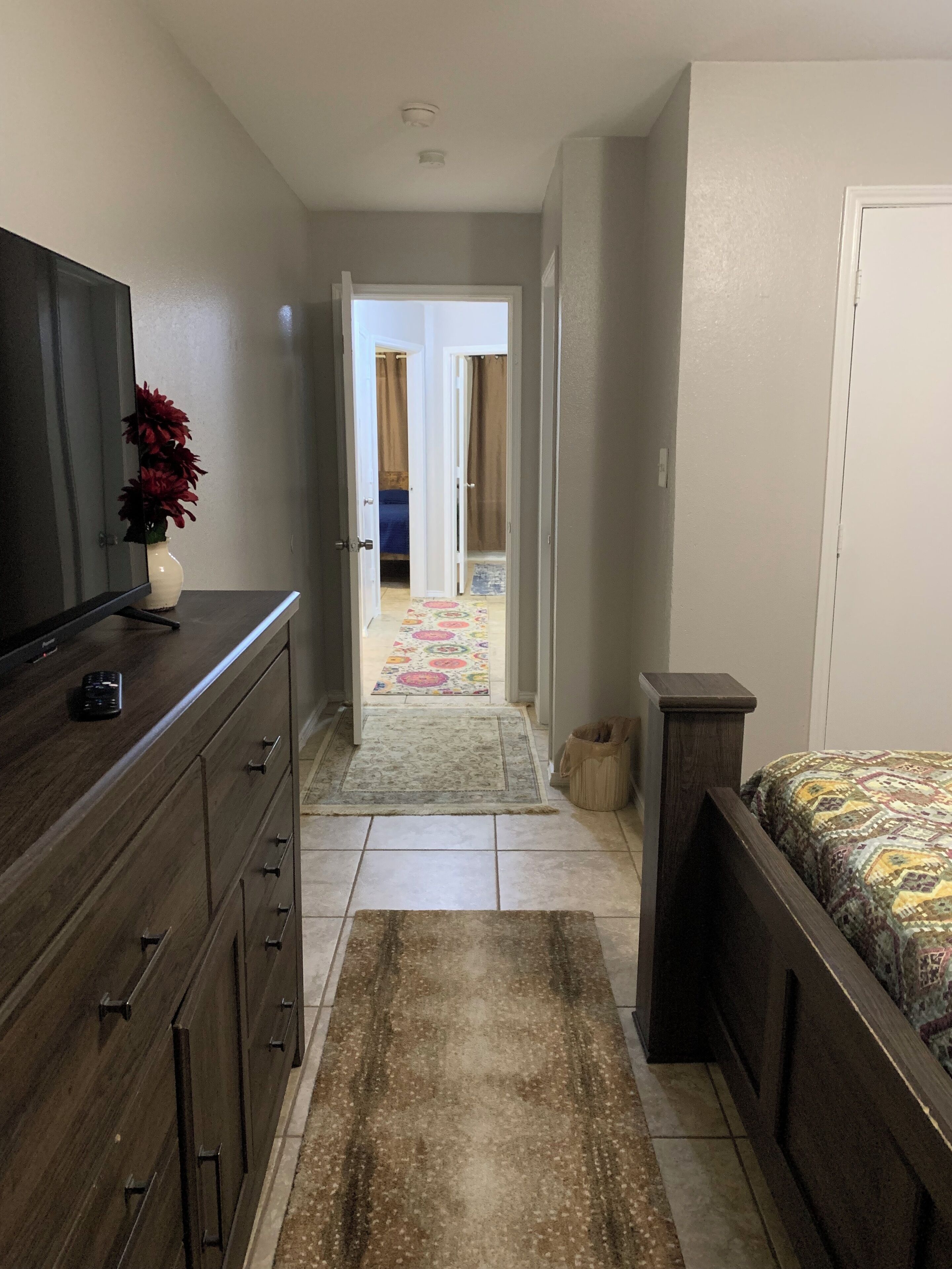 3 عدّة غرف نوم ومكواة/لوح كي وواي فاي مجانًا وملاءات أسرّة